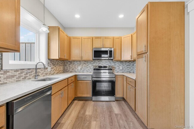 Building Photo - 104 North Rd