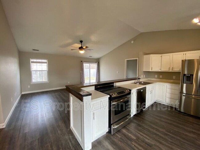 Building Photo - 310 Lockerbie Ln
