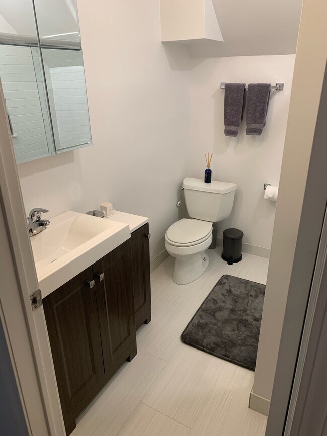 Bathroom - 1807 W Eddy St