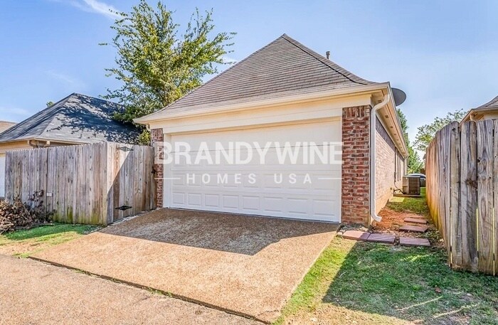 Building Photo - 10242 Evening Hill Dr