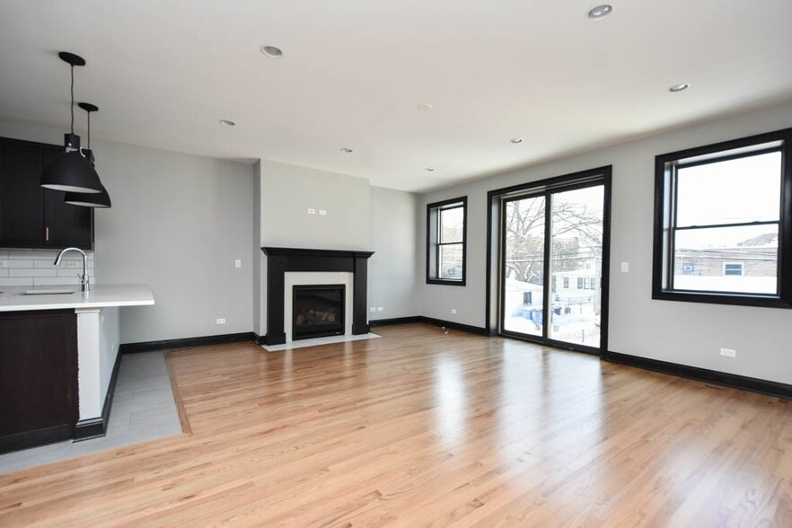 Building Photo - 3923 N Ashland Ave