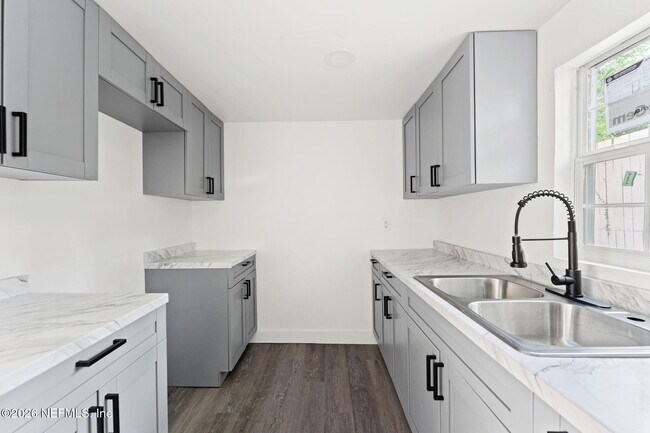 Building Photo - 3142 3rd St Cir S