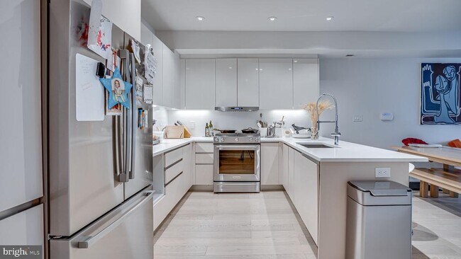 Primary Photo - 2003 1st St NW