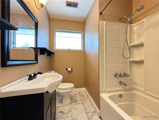 Building Photo - 52 Carol Ln