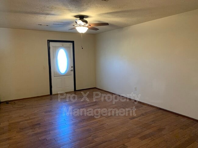 Building Photo - 111 Elm St