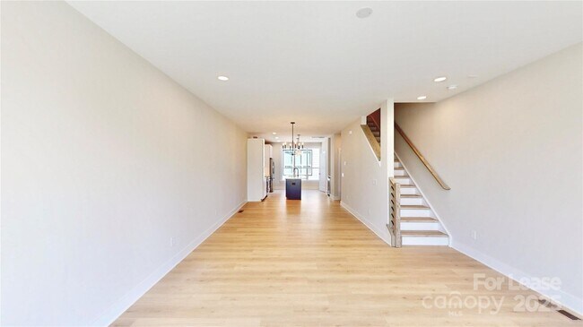 Building Photo - 407 Devender Ln