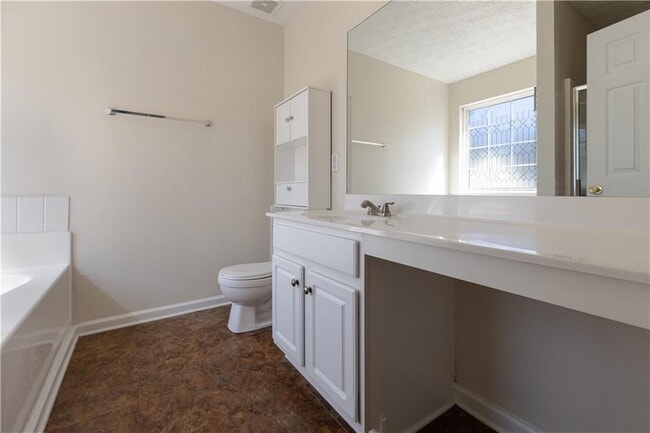 Building Photo - 317 W Oaks Trail