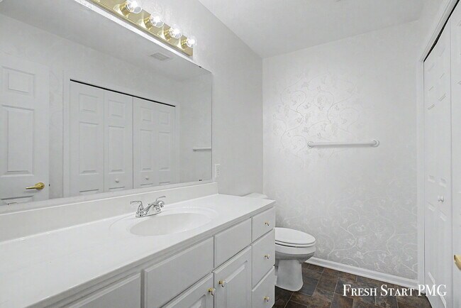 Building Photo - 2107 Blue Bell Way
