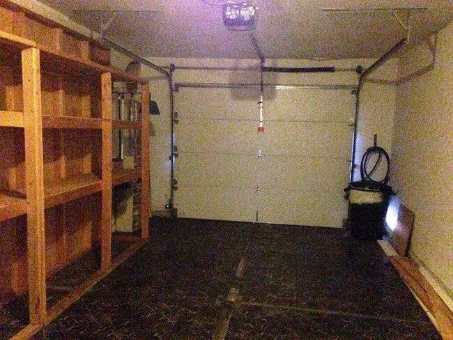 Building Photo - SUNHAMPTON CONDO FIRST FLOOR!