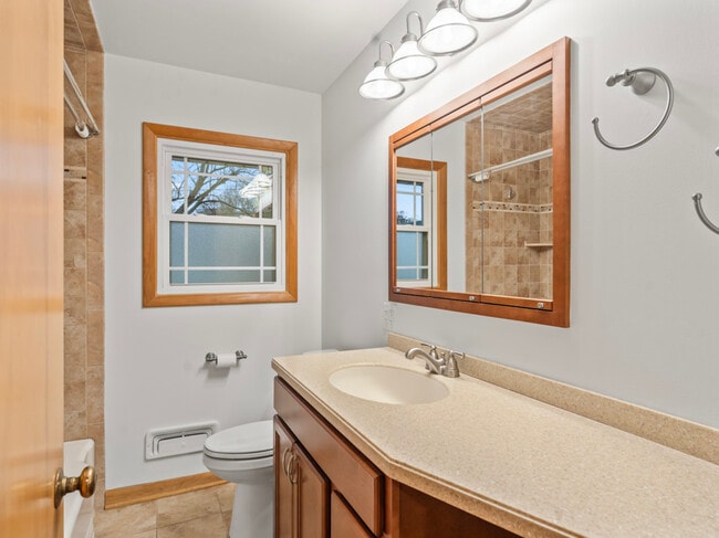 Building Photo - 327 Wallace Ave