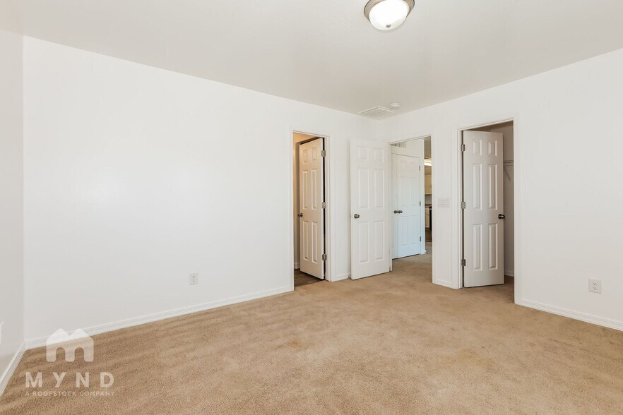 Building Photo - 953 Kachina Dr