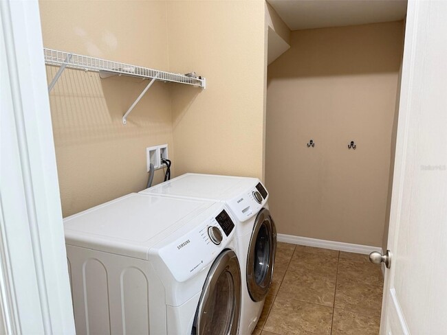 Building Photo - 5722 Kinglethill Dr