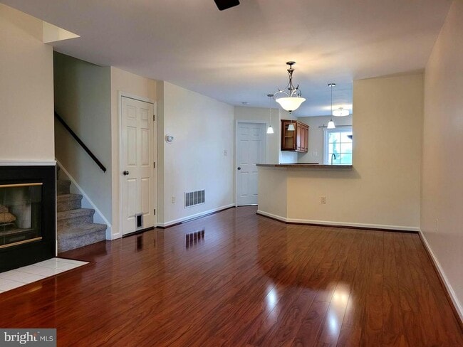 Building Photo - 128 Hickory Ln