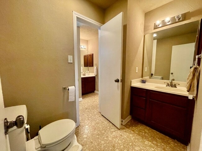 Building Photo - Cute Corner Home w/ 4 Beds & 3 Baths in Co...
