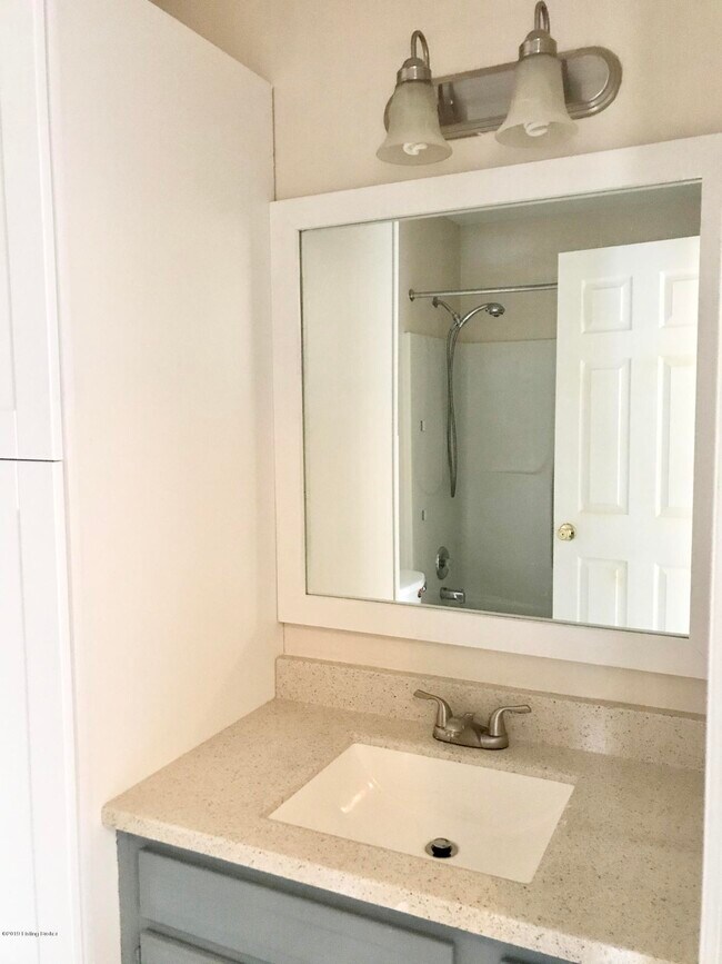 Building Photo - 501 Oak Leaf Dr