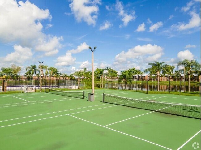 Building Photo - 2000 S Main St