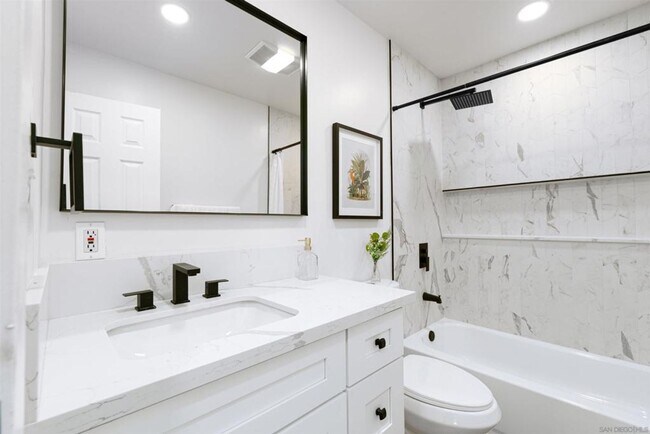 Building Photo - Charming Remodeled Home in Clairemont! Ope...