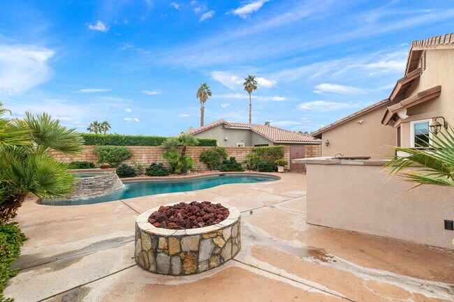 Building Photo - 44030 Mariposa Ct