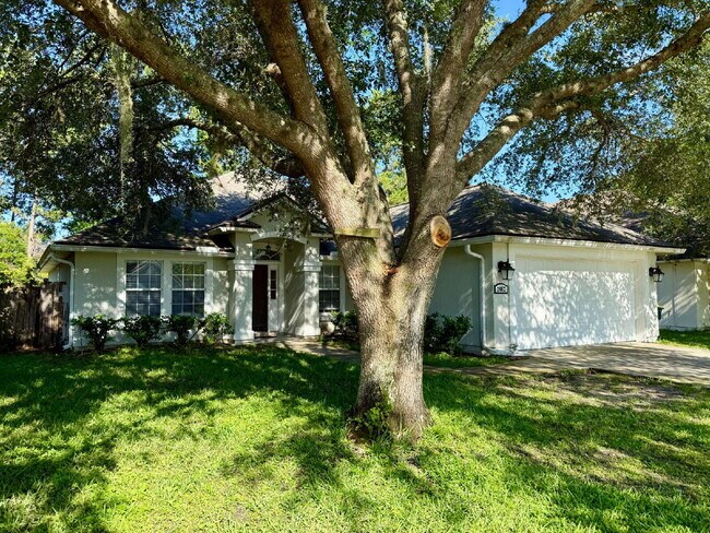 Building Photo - Stunning Lakefront Retreat: 3BR/2BA Home w...