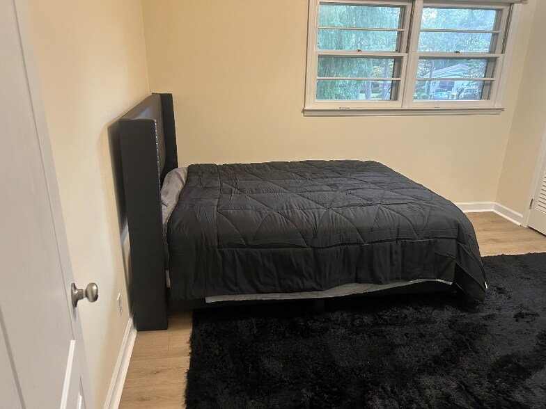 Building Photo - 2413 Placid Lake Dr