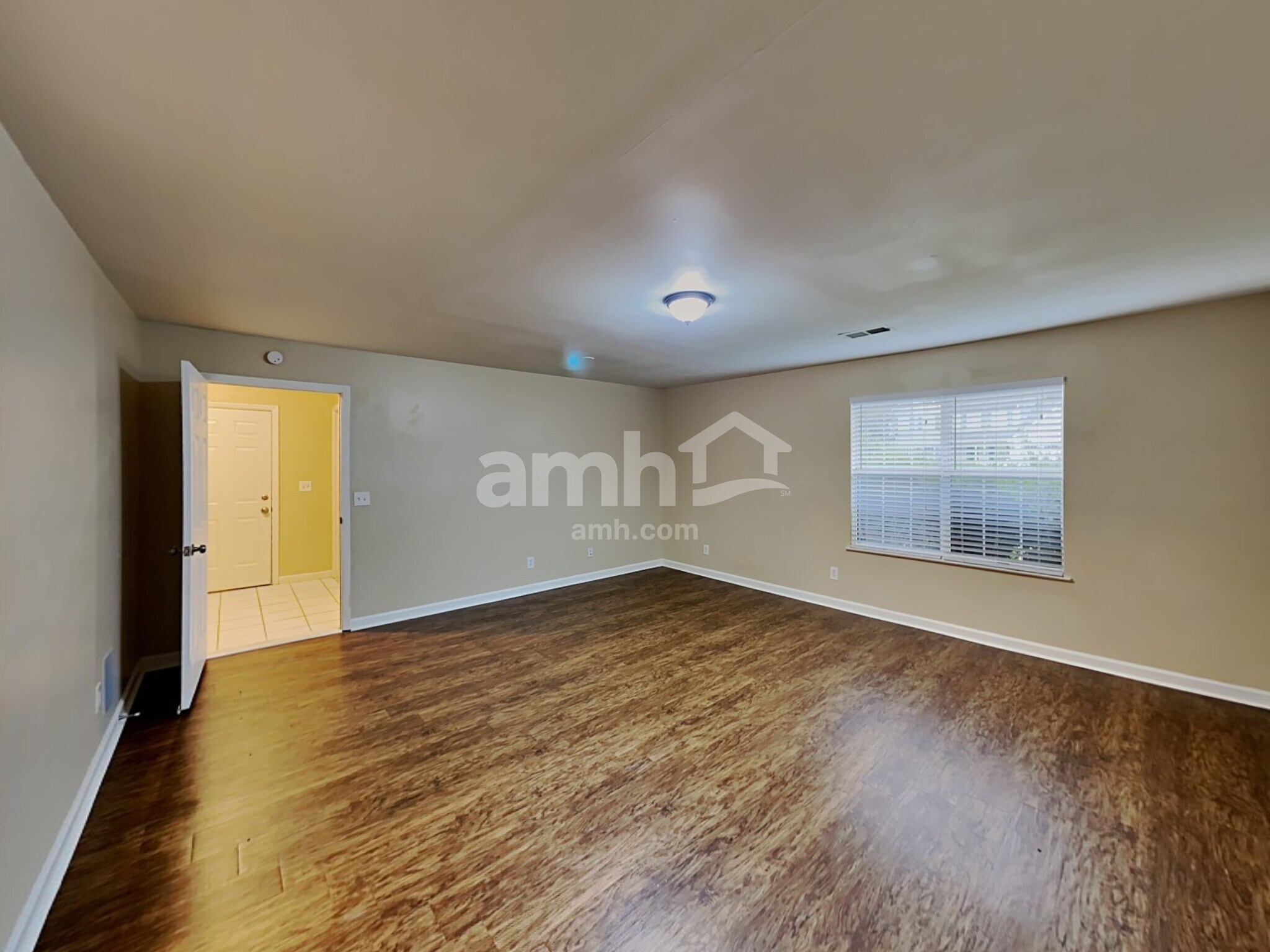 Building Photo - 6028 Woodcreek Dr