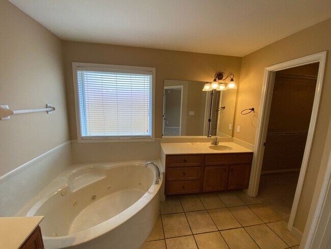 Building Photo - BARTLETT RENTAL HOME 3 BEDROOM 2 BATHROOM WITH FENCED BACKYARD