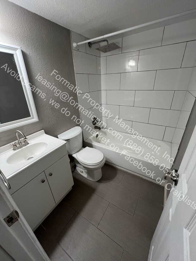 Building Photo - Cat-Friendly Condo with Community Pool and Gated Parking