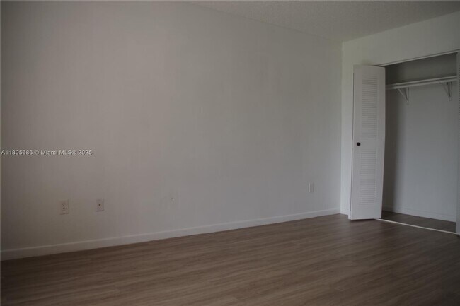 Building Photo - 1500 Jefferson Dr