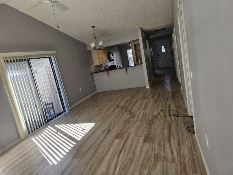 Building Photo - 6387 Gateway Ave