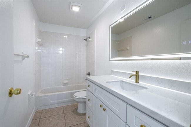 Building Photo - 13237 Greenpointe Dr