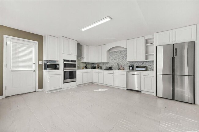 Building Photo - 9800 Foxworth Dr