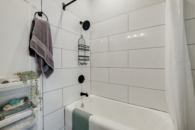 Building Photo - 732 Lamar St