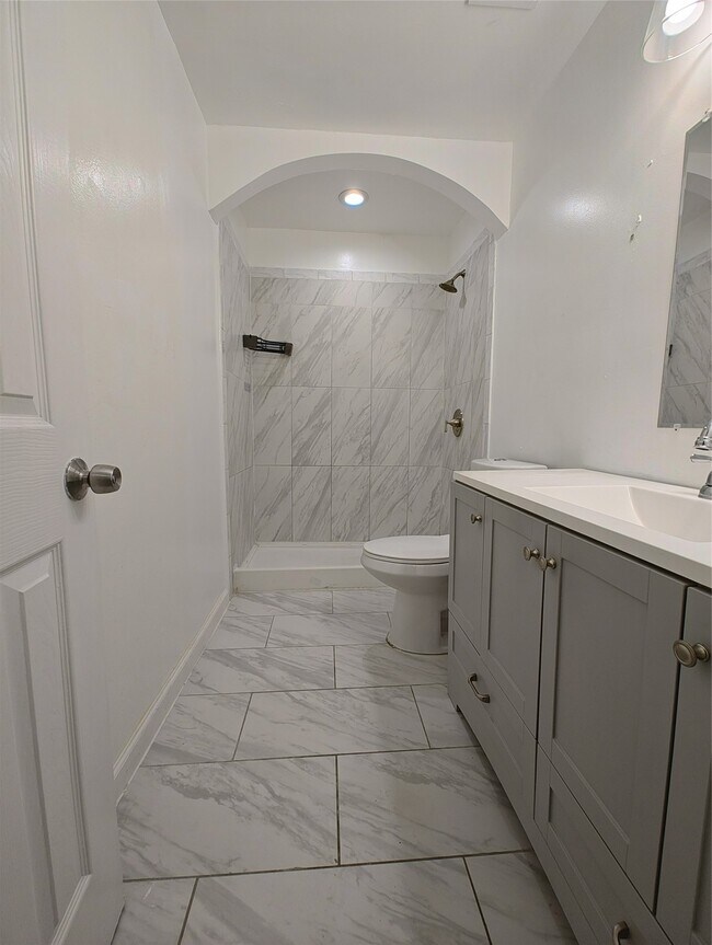 Building Photo - 2252 Shadowdale Dr