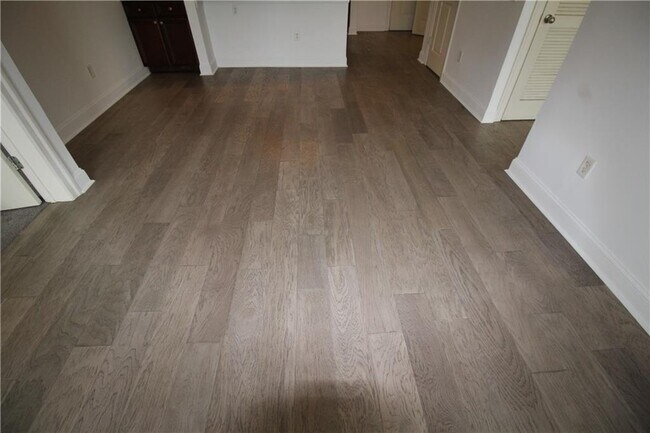 Building Photo - 901 Abernathy Rd NE