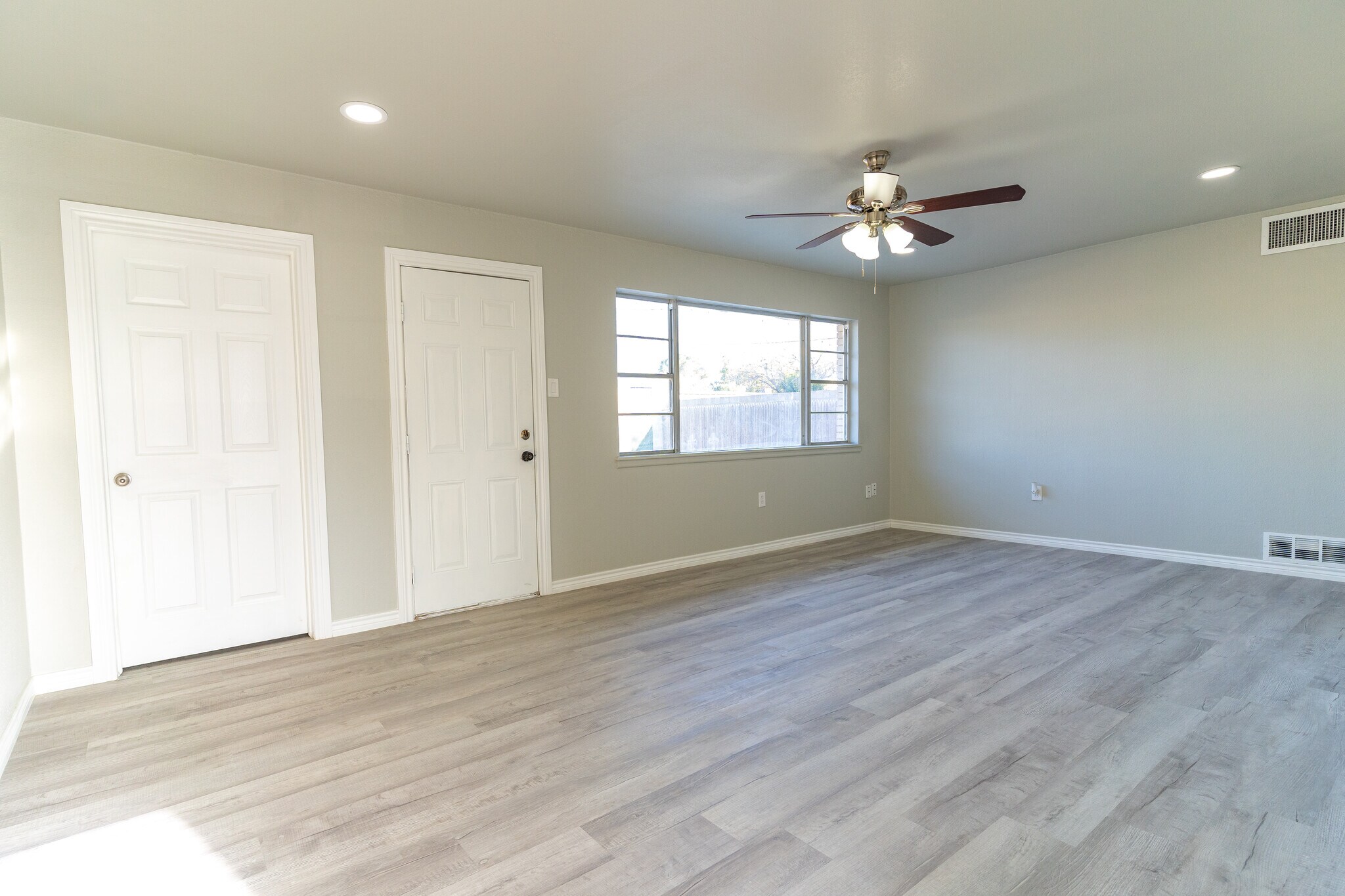 Building Photo - 1416 Tulip Ln