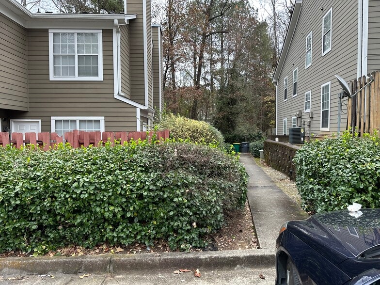 Building Photo - 1057 Rock Creek Ln