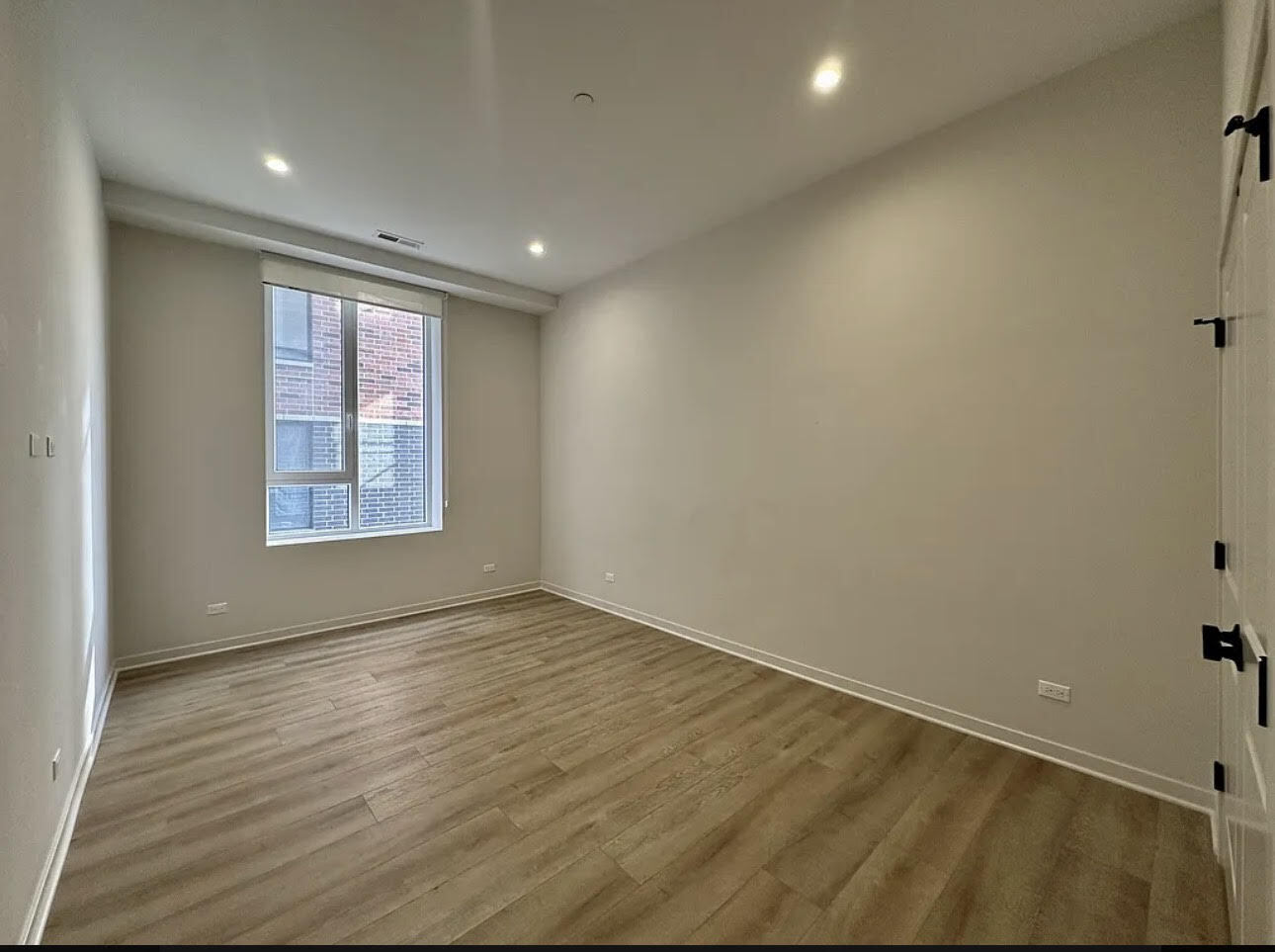 Building Photo - 3207 N Narragansett Ave