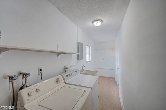 Building Photo - 220 Punta Alta Ct