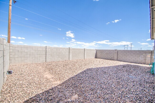 Building Photo - Lovely Single Family 4 bedroom for rent!