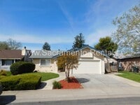 Building Photo - Great 3bd/2ba Home with 2 Car Garage!