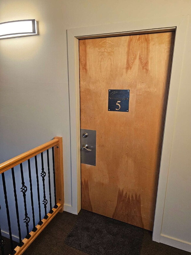 Building Photo - Unique 2 Bedroom Downtown Mount Clemens Loft with Updated Kitchen, Spacious Living Room, Balcony ...