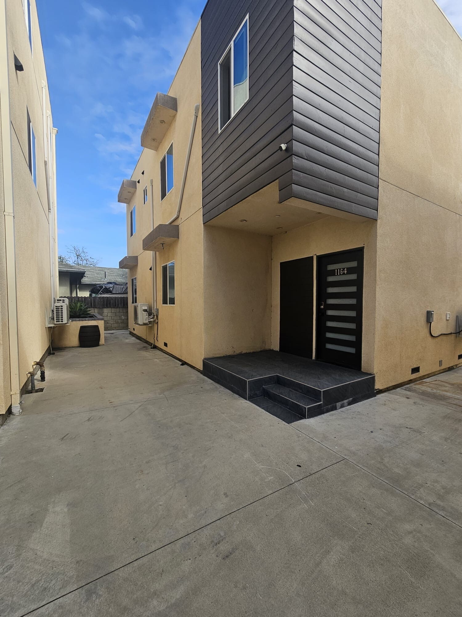 Building Photo - 1168 1/2 W 24th St