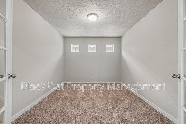 Building Photo - 637 E Warrior Basin St