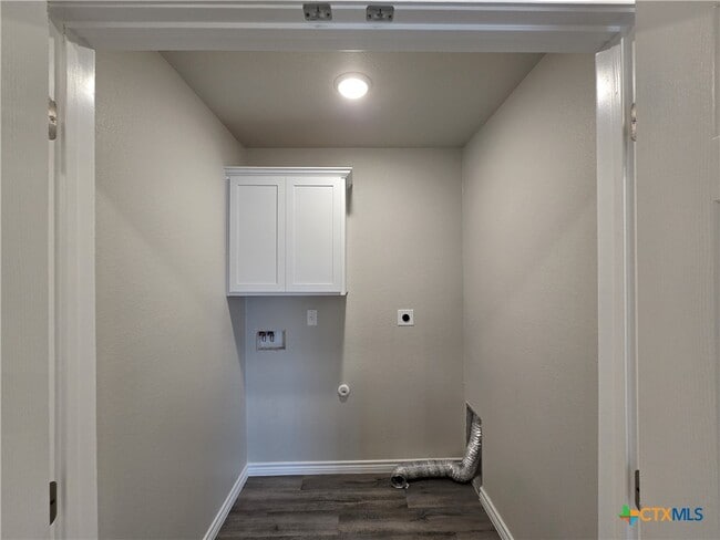 Building Photo - 523 Lost Trl