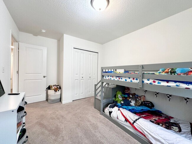 Building Photo - Modern 3-Bedroom 2.5 Bath Single Family Home in Gresham!