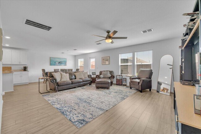 Building Photo - 14152 Calderwood St