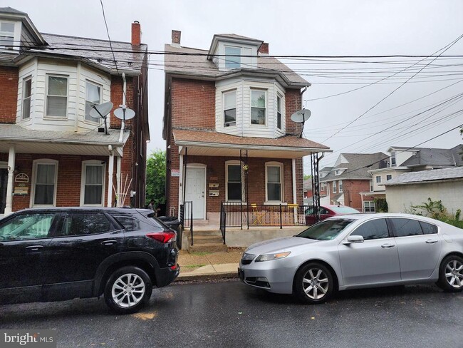 Primary Photo - 253 E Ettwein St