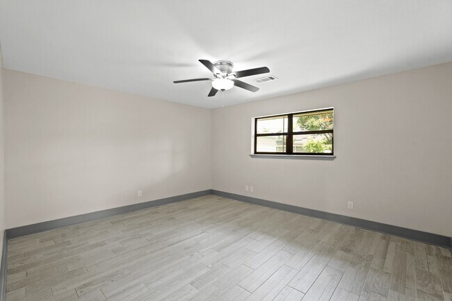 Building Photo - 5522 Braesvalley Dr