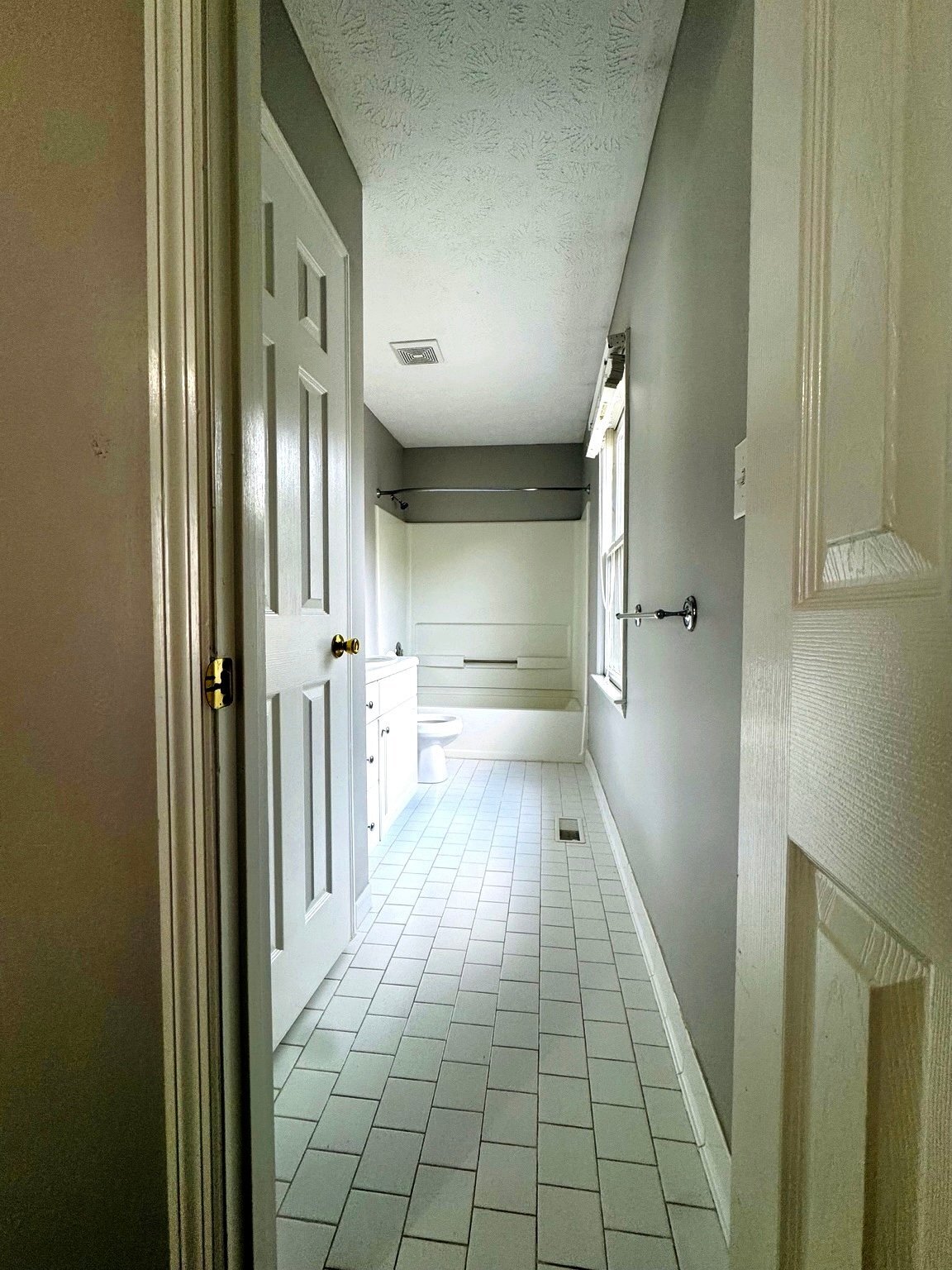 Building Photo - 5551 Robmont Dr