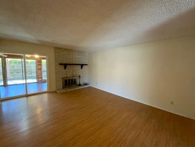 Building Photo - 4 Bedroom Single Story Home Near Juan Tabo Blvd SE & Central Ave SE by Four Hills!